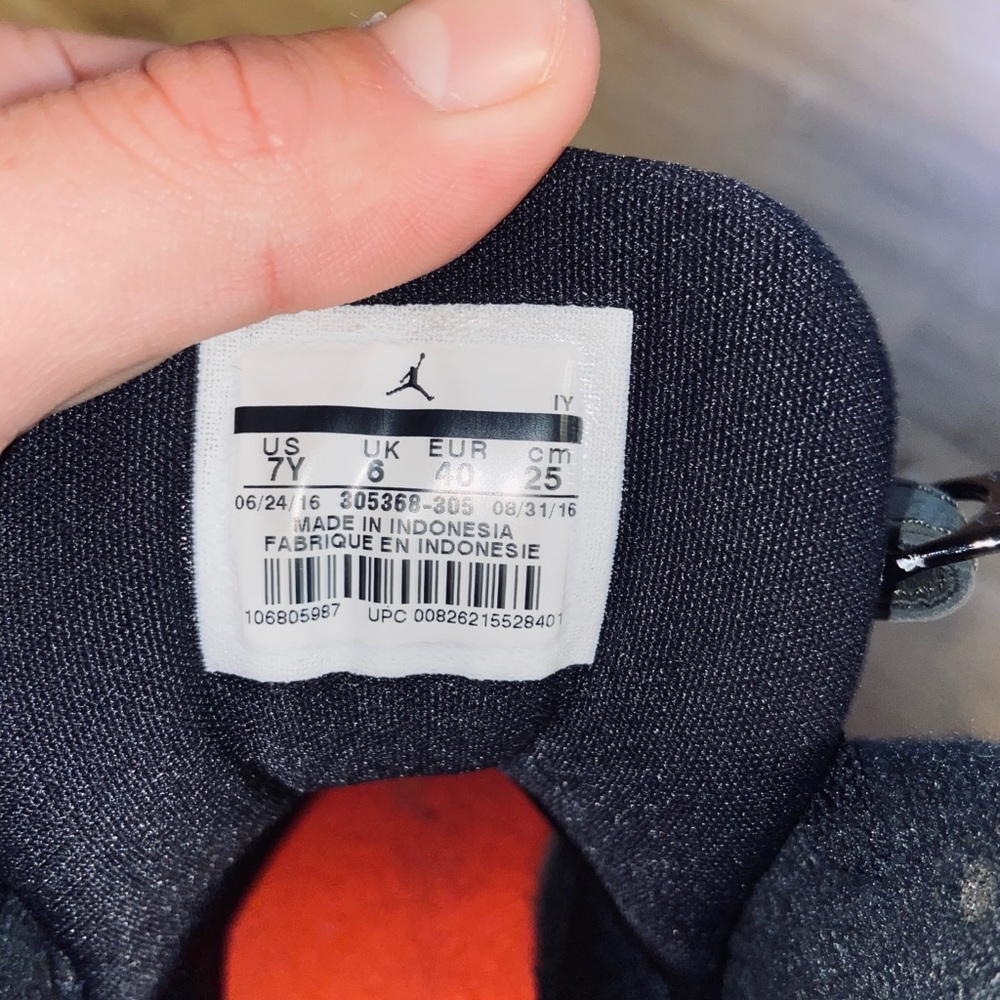 Jordan 6 - Picture 4 of 5